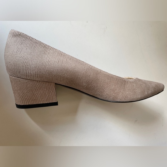 Stuart Weitzman Fawn Goose Bump Heels 8.5M - Picture 8 of 10